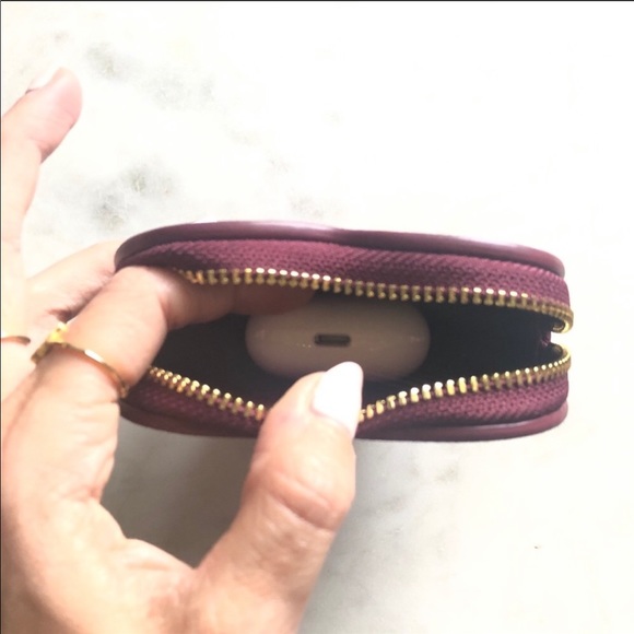 Tory Burch AirPods Case Holder Pouch Keychain - Picture 2 of 8